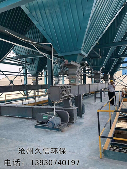 除塵器刮板輸送機(jī)安裝現(xiàn)場(chǎng)