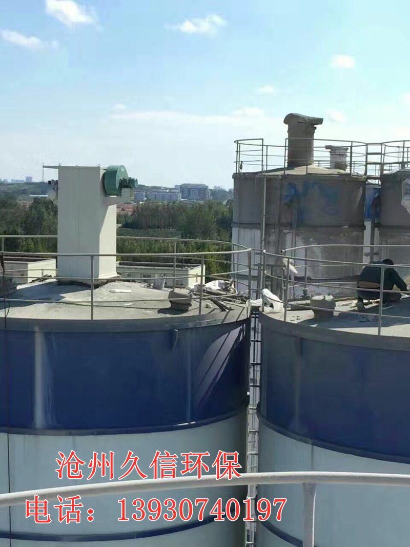 攪拌站倉(cāng)頂除塵器安裝完畢